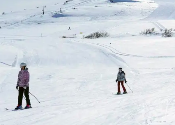 Esta temporada de nieve, pasaron más de 50.000 personas por el Cerro Perito Moreno